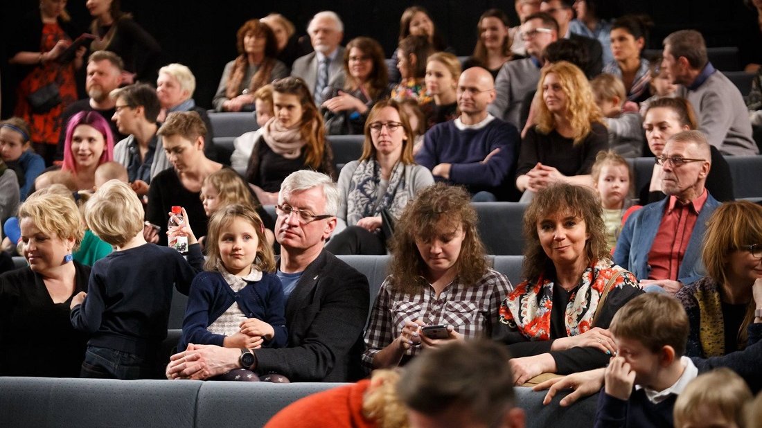 "Baśń o trzech konikach" autorstwa i w reżyserii Marka A. Cyrisa, premiera w Teatrze Animacji 13.04.2019, fot. Piotr Bedliński (makemake)
