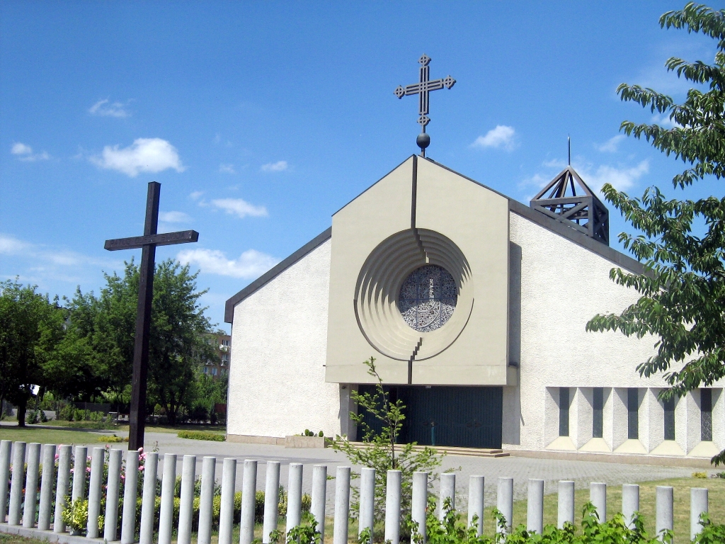 Kościół na os. Zwycięstwa, fot. User:Patnac/ Wikipedia - grafika artykułu