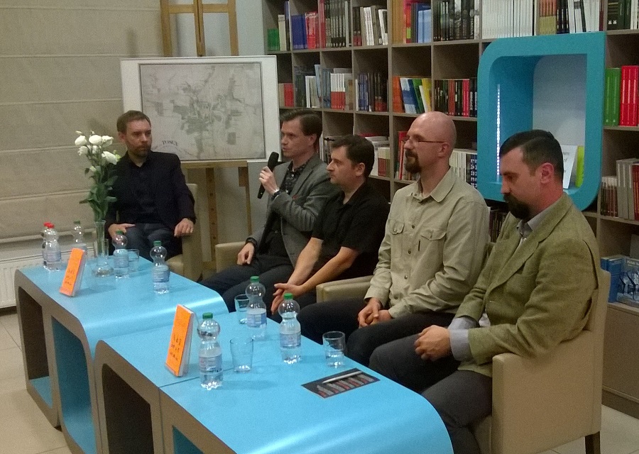Od lewej: Piotr Zmyślony, Wojciech Mania, Jacek Y. Łuczak, Stanisław Kandulski i Radosław Pać - grafika artykułu