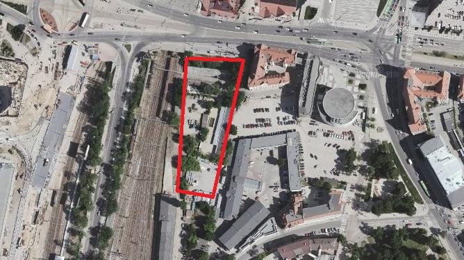 Kolorem czerwonym zaznaczono teren rozważany pod lokalizację nowej siedziby Teatru Muzycznego w Poznaniu - grafika artykułu