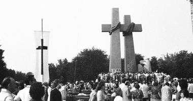 Uroczystość odsłonięcia pomnika Poznańskiego Czerwca 1956 na pl. Mickiewicza