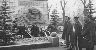 Pomnik Powstańców Wielkopolskich na Cmentarzu Górczyńskim, 1932 r., fot. ze zb. NAC