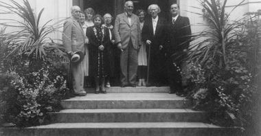 Ignacy Jan Paderewski (drugi z prawej) przed wyjazdem do USA, 1940 r., fot. ze zb. NAC