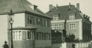 Dom przy ulicy Spornej, zaprojektowany przez architekta Stefana Sawickiego (1890-1967); właściciel: Maria Sawicka, źródło: cyryl.poznan.pl