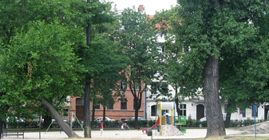 Plac zabaw przy ul. Grobla (fot. C. Omieljańczyk)