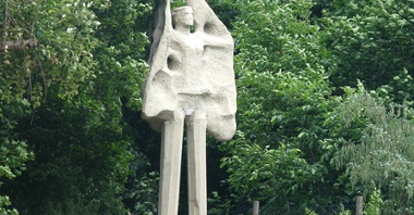 Jedna z rzeźb plenerowych na Cytadeli (fot. C. Omieljańczyk)