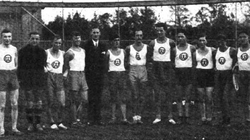 Pierwszy medal w męskim szczypiorniaku zdobyła dla Poznania Warta - srebrny w 1931 r., fot. Historia dwóch klubów, Poznań 1962 - KMP 2010/1