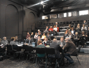 Budzić niepokój, przestawiać w głowach