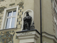 Co wiemy o J.B. Quadro?