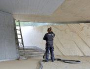 Czyszczą Pomnik Armii Poznań