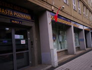 Maska a ubiór służbowy