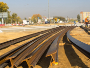 Montują tory na rondzie Żegrze