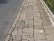 Na ul. Hangarowej wyremontują chodnik