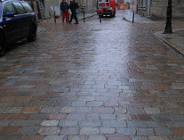 Na Woźnej zeszlifowany bruk już jest, teraz czas na ul. Wodną