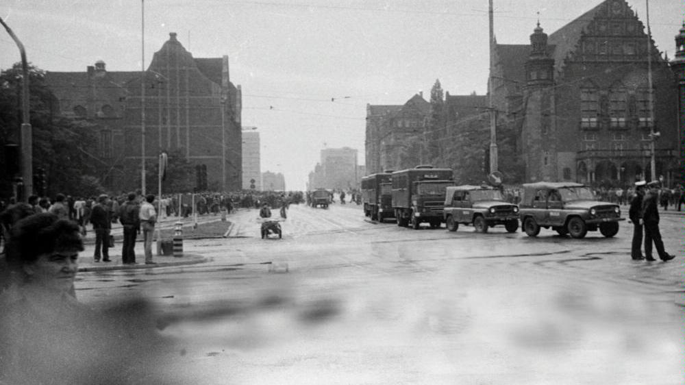 Stan wojenny na ulicach Poznania fot. J. Kołodziejski - grafika artykułu