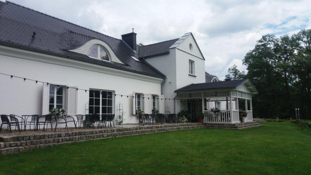 Dwór w Wierzenicy, fot. Witold Gostyński - grafika artykułu