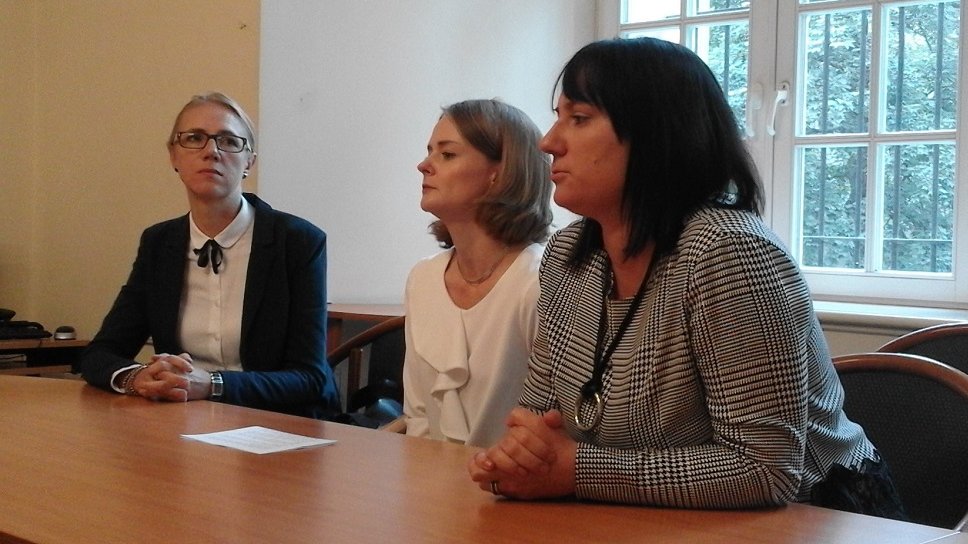 Od lewej radne PO: Małgorzata Dudzic-Biskupska, Dominika Król i Karolina Fabiś-Szulc