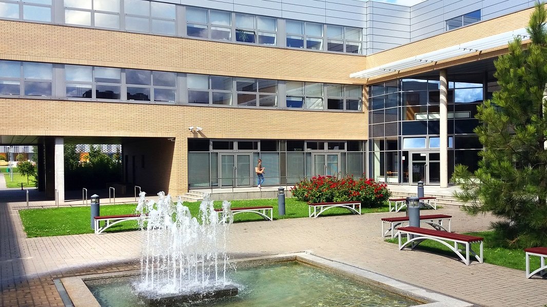 Patio Wydziału Dziennikarstwa, fot. W. Gostyński