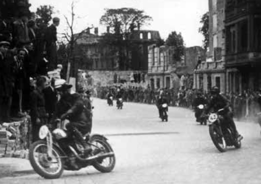 Jerzy Mieloch w czasie Grand Prix Polski, Poznań, czerwiec 1948 r. - grafika artykułu