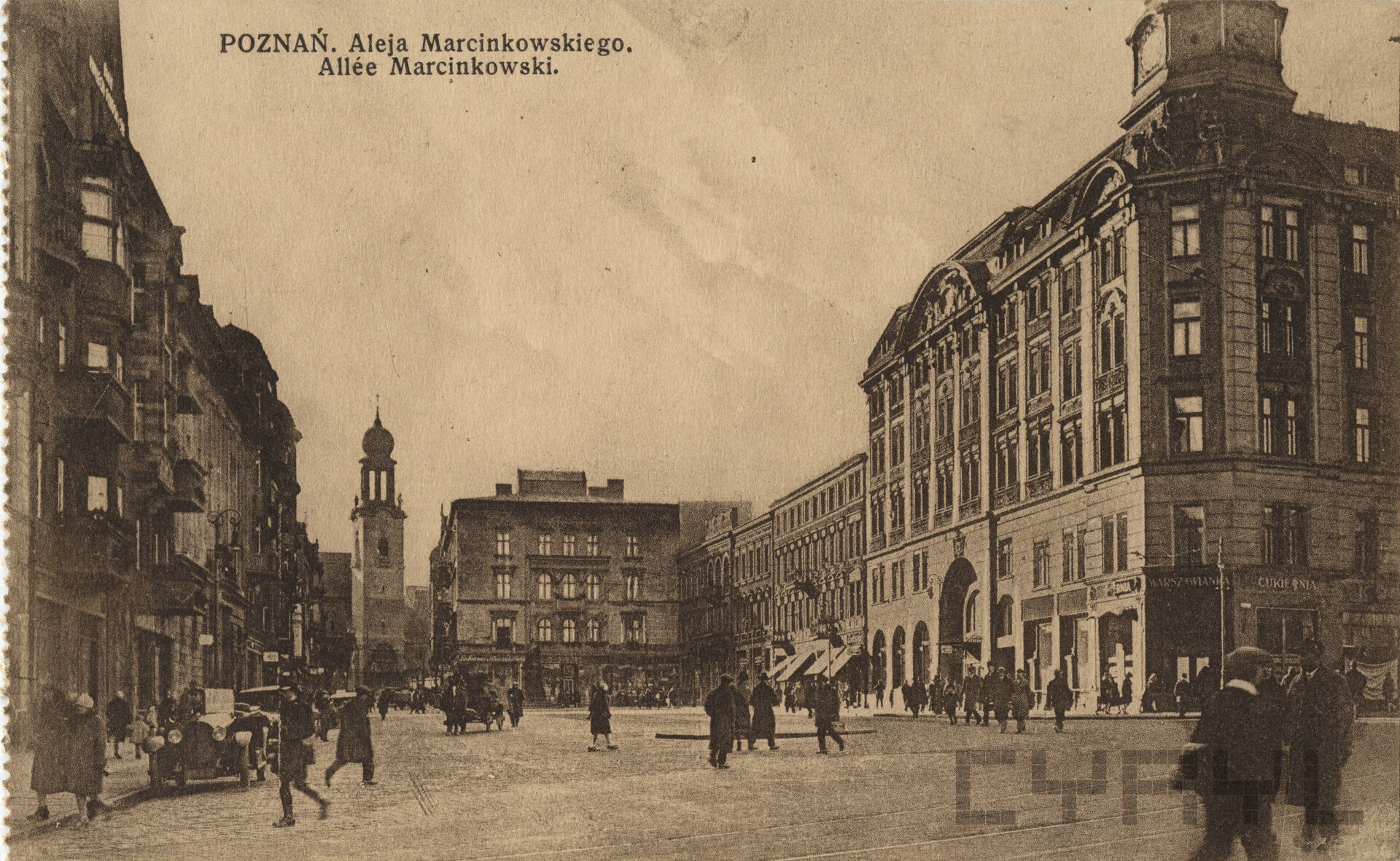 Aleje Marcinkowskiego w dwudziestoleciu międzywojennym, w głębi nieistniejąca wieża kościoła św. Marcina, 1928-1939, fot. Roman Stefan Ulatowski - grafika artykułu