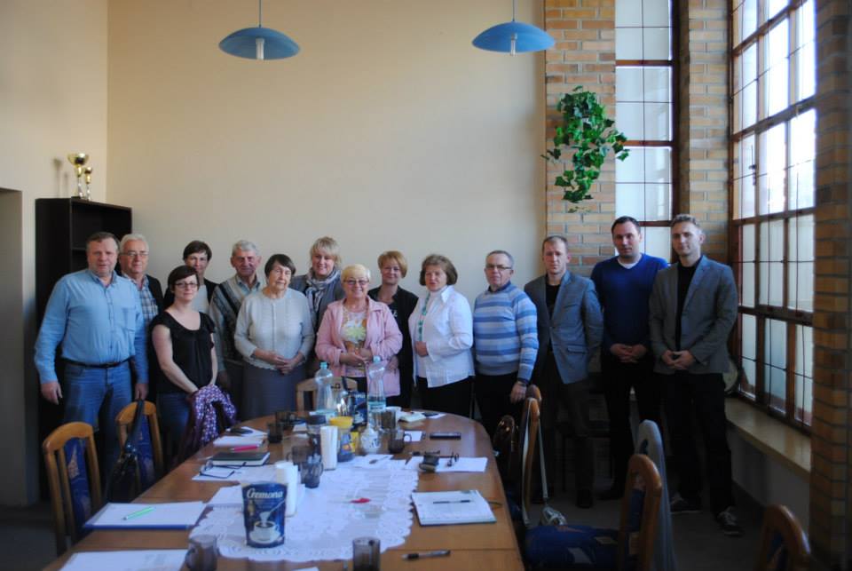 Rada Osiedla Umultowo na początku kadencji w kwietniu 2015 r. (fot. RO Umultowo) - grafika artykułu