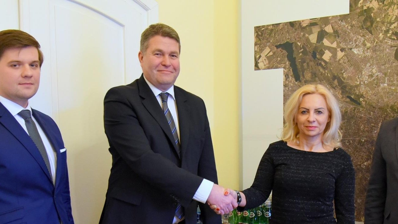 Podpisanie umowy z wykonawcą remontu, fot. Urząd Miasta Poznania