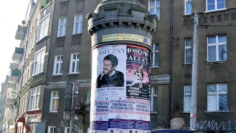 Słup przy ul. Różanej fot. Jan Kaczmarek/ poznan.wikia.com - grafika artykułu