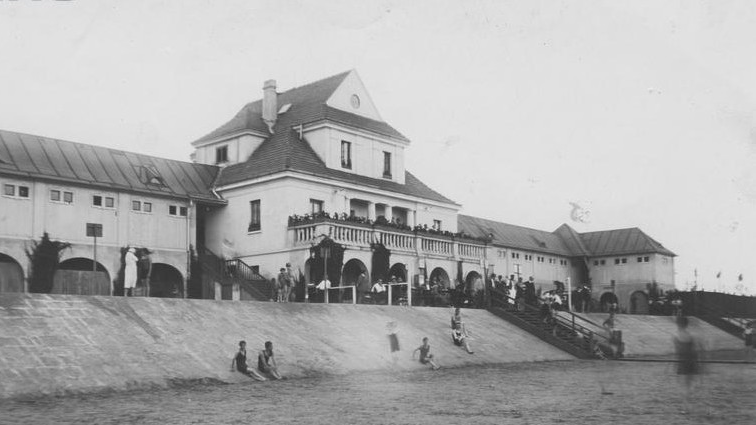 Łazienki Rzeczne w latach międzywojennych XX wieku, fot. Narodowe Archiwum Cyfrowe