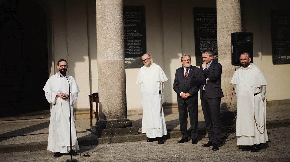 Na zdjęciu: o. Grzegorz Dąbkowicz, prowincjał o. Paweł Kozacki, rektor UAM Andrzej Lesicki, wiceprezydent Poznania Jędrzej Solarski, przeor o. Michał Pac, fot. Ula Jocz