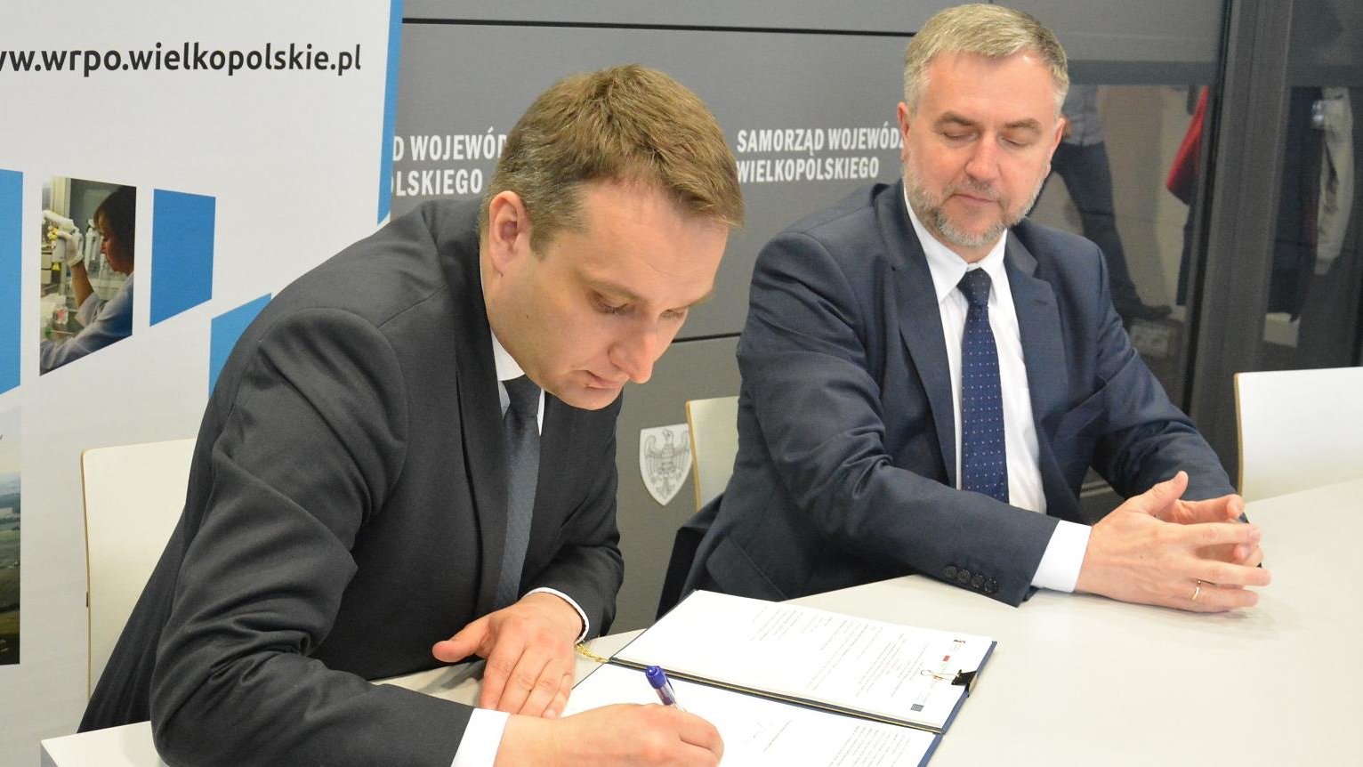 Podpisanie umowy o dofinansowaniu, fot. Urząd Miasta Poznania