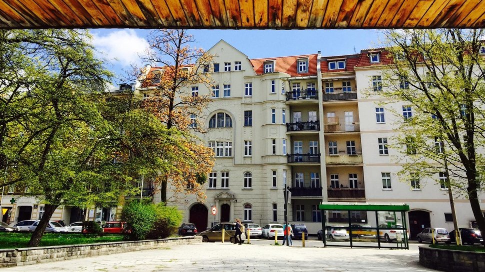 Skwer przed budynkiem Olimpii