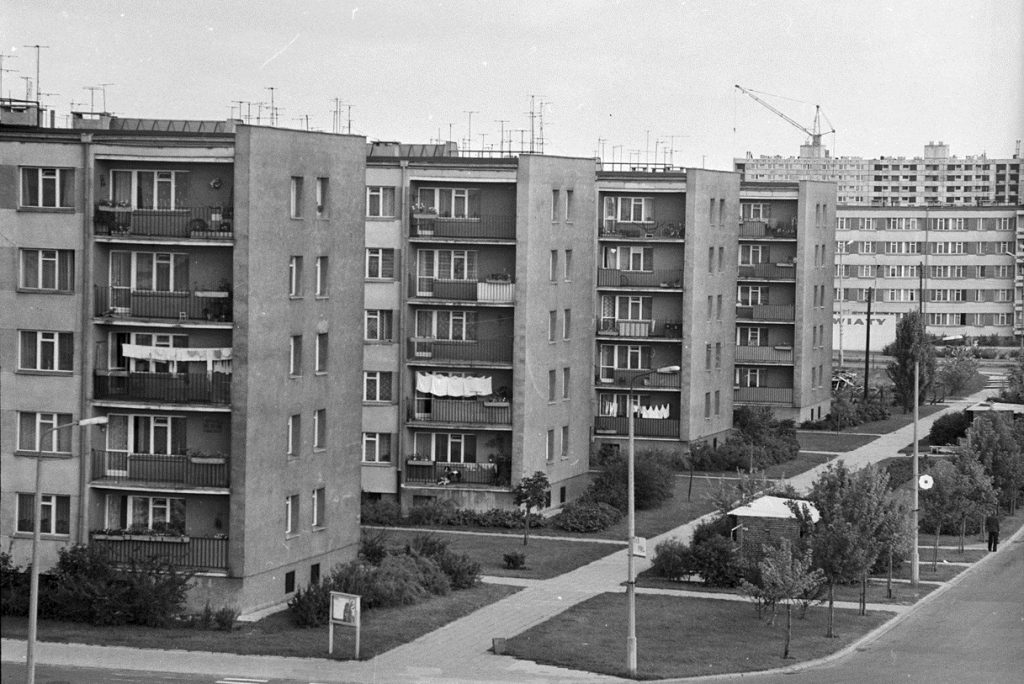 Bloki na os. Piastowskim, fot. cyryl.poznan.pl - grafika artykułu