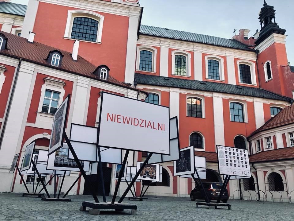 Wystawa o Ukraińcach mieszkających i pracujących w Poznaniu, fot. Ukraińska Wiosna - grafika artykułu