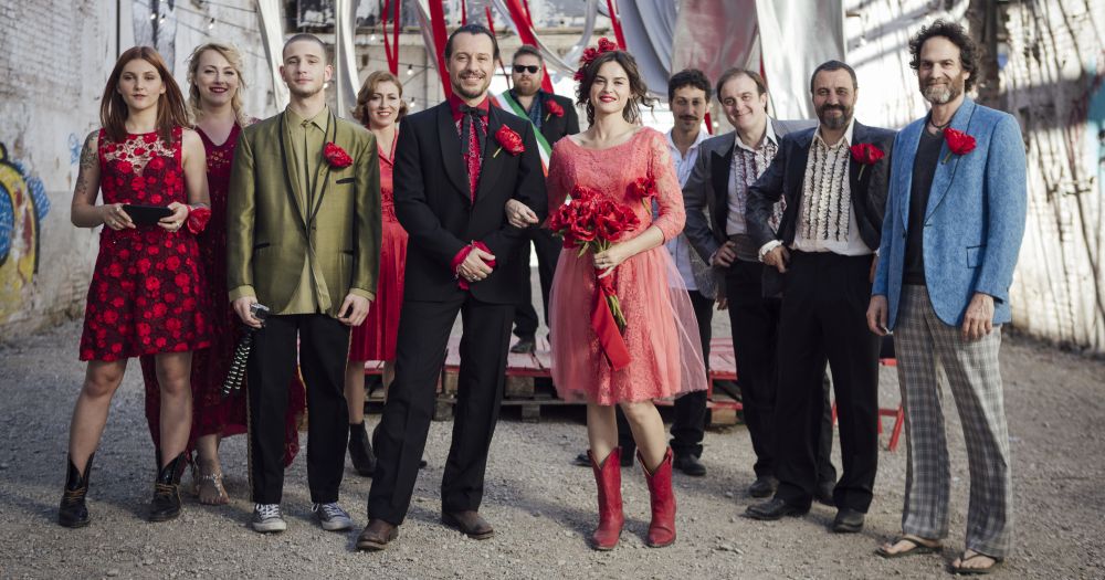 W CK Zamek startuje w piątek cykl "Włoskie wakacje na ekranie" (kadr z filmu "Made in Italy") - grafika artykułu