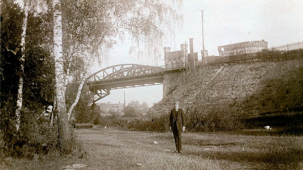 Most kolejowy w Dębinie około 1911 roku, źródło: cyryl.poznan.pl