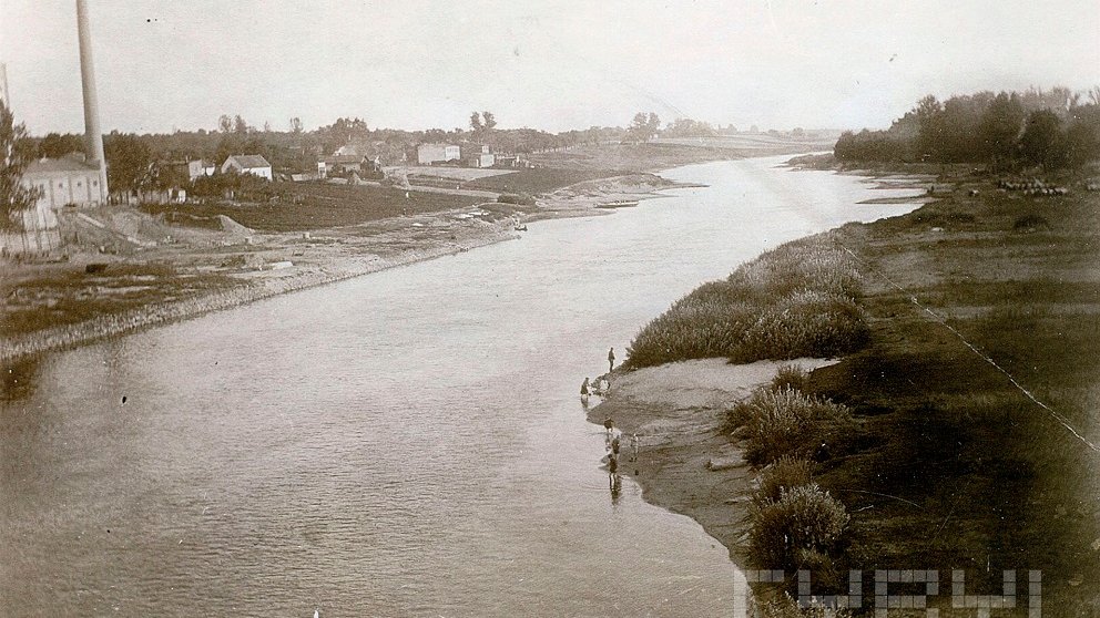 Widok z mostu Dębińskiego na Wartę, Dębinę po prawej i Starołękę po lewej stronie, 1911 r., źródło: cyryl.poznan.pl