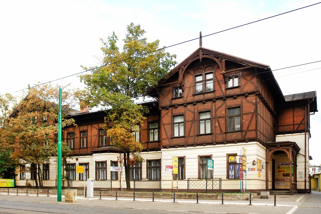 Jeden z kilku zachowanych na ul. Dąbrowskiego śladów bamberskiej architektury, fot. Zbigniew Szmidt - grafika artykułu