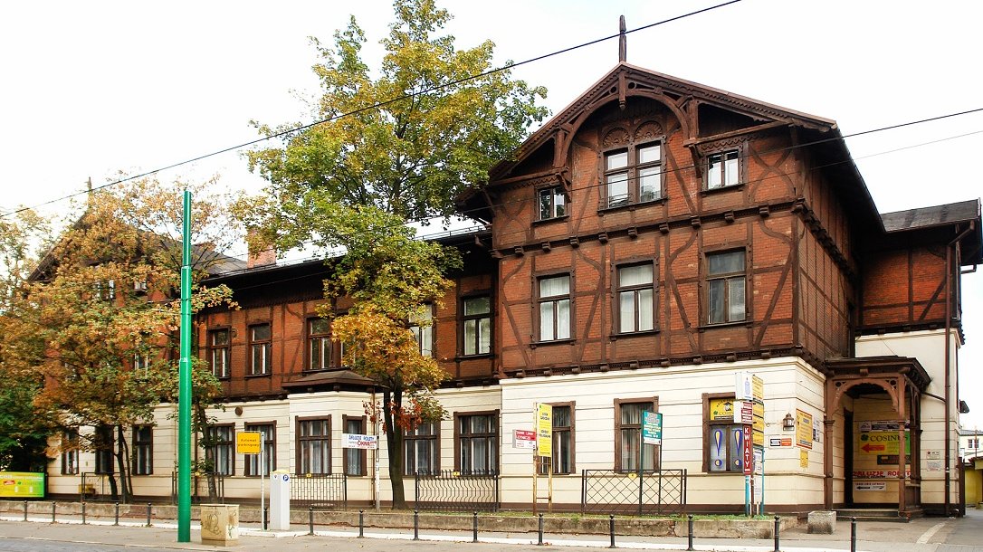 Jeden z kilku zachowanych na ul. Dąbrowskiego śladów bamberskiej architektury, fot. Zbigniew Szmidt