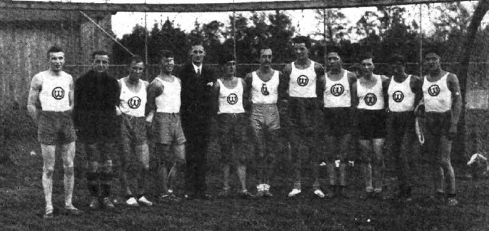 Pierwszy medal w męskim szczypiorniaku zdobyła dla Poznania Warta - srebrny w 1931 r., fot. Historia dwóch klubów, Poznań 1962 - KMP 2010/1 - grafika artykułu