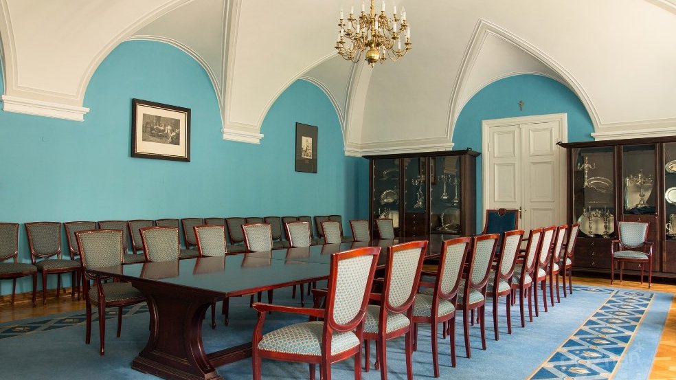 Sala Błękitna Urzędu Miasta, jedno z miejsc obrad komisji merytorycznych Rady Miasta, fot. Poznań Film Commission