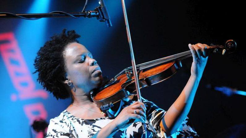 Regina Carter zagra w sobotę w Auli UAM w ramach Ery Jazzu, fot. Bogdan Śladowski