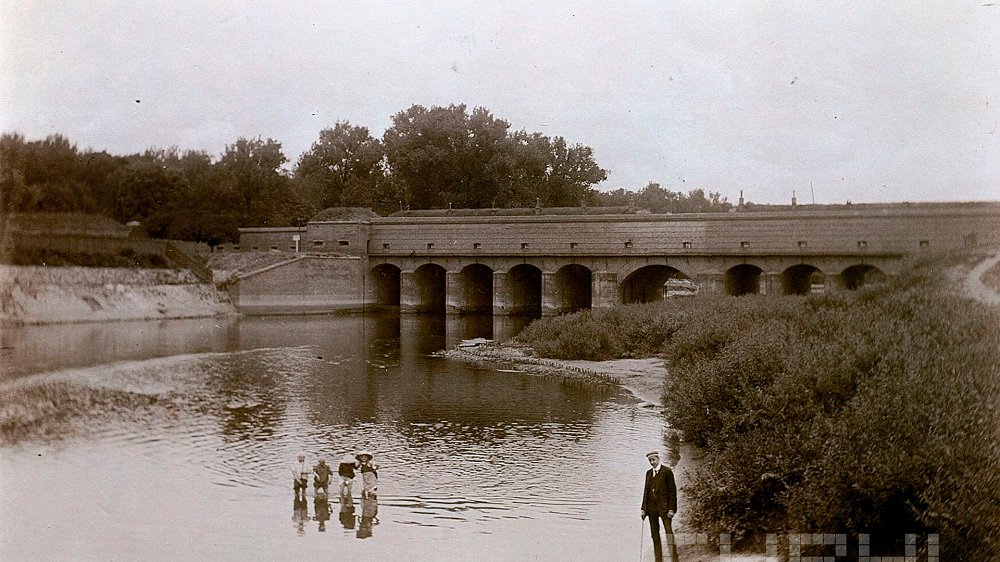 Widok na gródź Wielkiej Śluzy w 1911 r. Fotografia pochodzi ze zb. Brigitte Franßen, wnuczki pierwszego kasztelana poznańskiego zamku Josepha Latzela