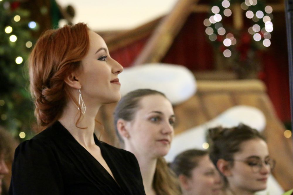 Koncert kolędowy Międzypokoleniowego Chóru Teatru Polskiego 27.01, g. 16, fot. Teatr Polski w Poznaniu - grafika artykułu