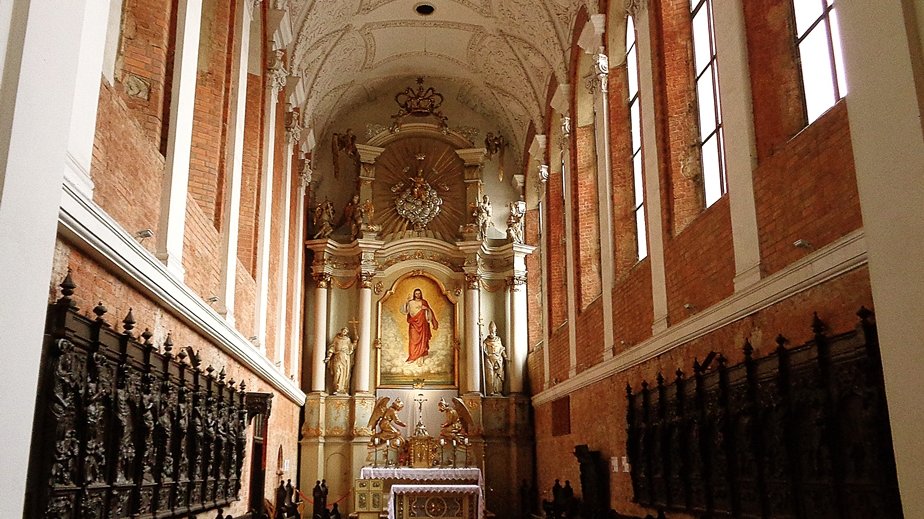 Prezbiterium w kościele podominikańskim, dziś jezuickim pw. Najświętszego Serca Jezusa i MB Pocieszenia