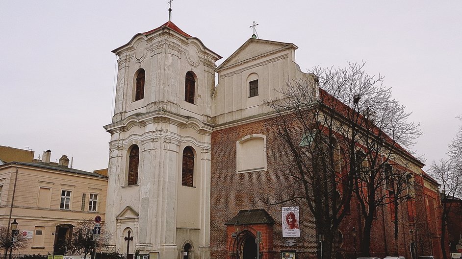 Południowa ściana zewnętrzna prezbiterium kościoła podominikańskiego - świątynia jest najstarszym murowanym kościołem Poznania lewobrzeżnego.