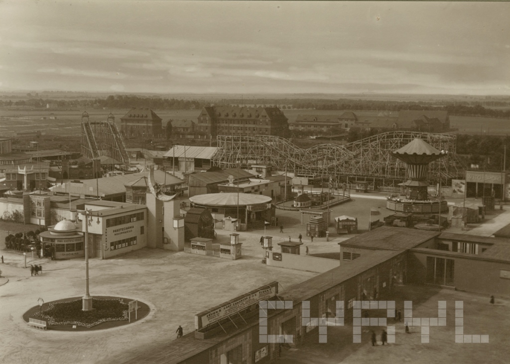 Wesołe Miasteczko na terenie Powszechnej Wystawy Krajowej, 1929 r., fot. Roman Stefan Ulatowski / cyryl.poznan.pl - grafika artykułu