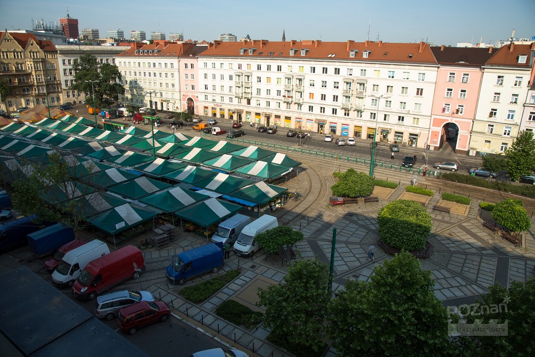 Gra miejska "Statystyka w historii Stołecznego Miasta Poznania" rozpocznie się na pl. Wielkopolskim, 9 marca o godz. 11, fot. Poznan Film Commission - grafika artykułu