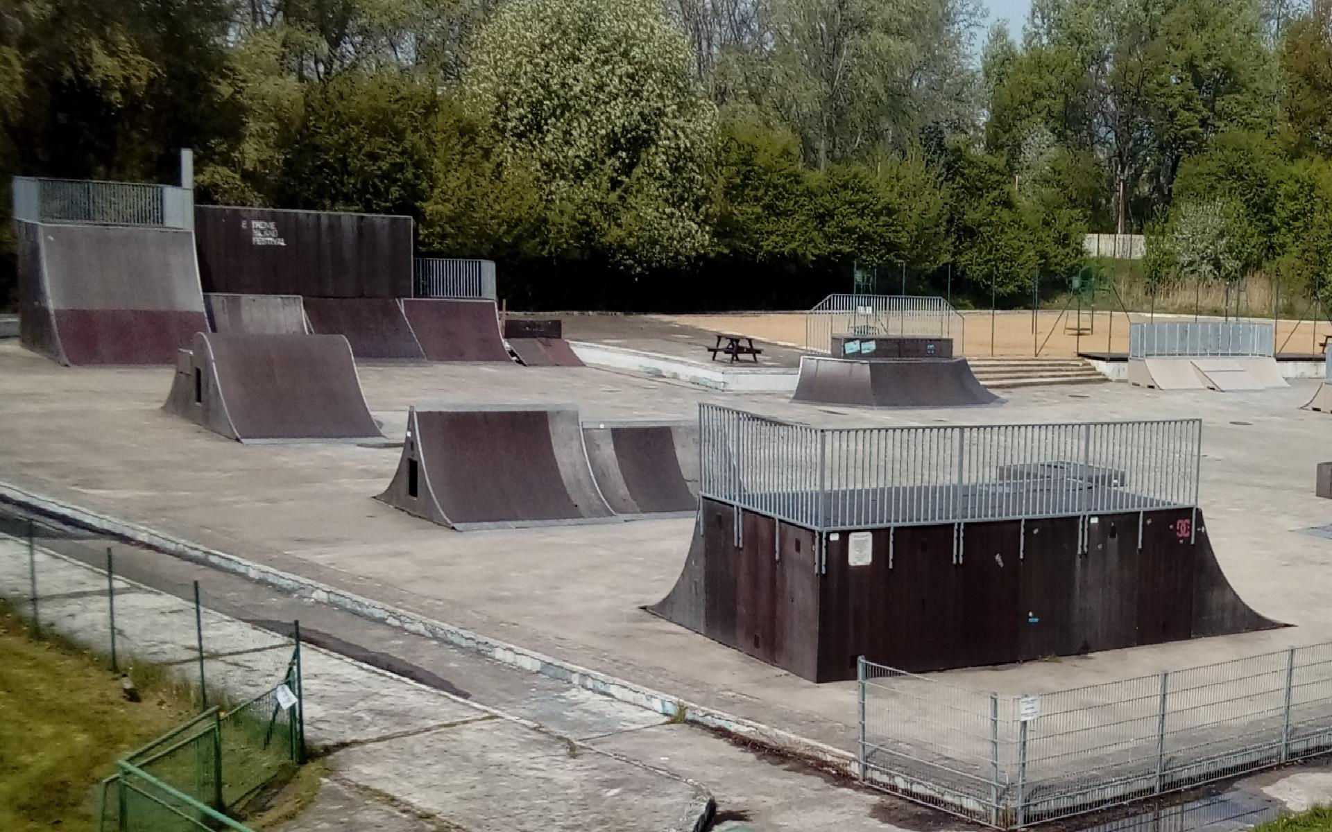 Skatpark w Ośrodku Przywodnym Rataje, fot. POSiR - grafika artykułu