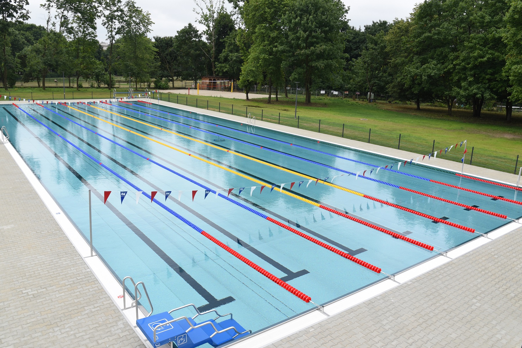 Pływalnia w Parku Kasprowicza, fot. Poznan.pl - grafika artykułu