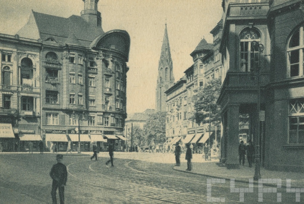 Skrzyżowanie dzisiejszych ulic: Fredry, Gwarnej, Mielżyńskiego i 27 Grudnia w dwudziestoleciu międzywojennym. Autor: Jan Bułhak, Właściciel: Roman Trojanowicz, źródło: cyryl.poznan.pl - grafika artykułu